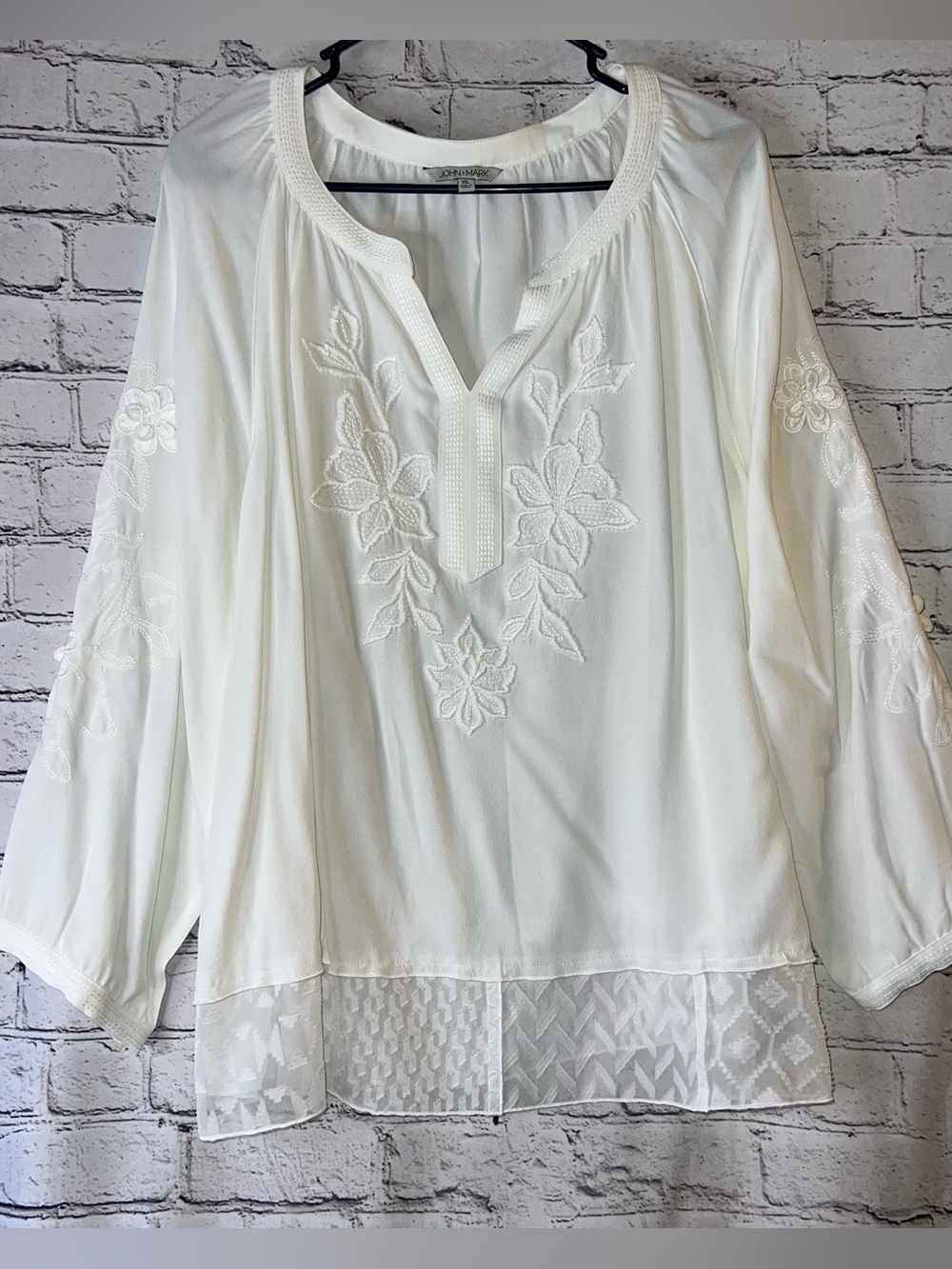 John Mark NWT Embroidered White Tunic Blouse Size XL